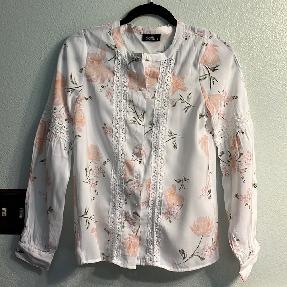 Dotti blouse, size AU6 / US0 / EU32, white floral with lace detail